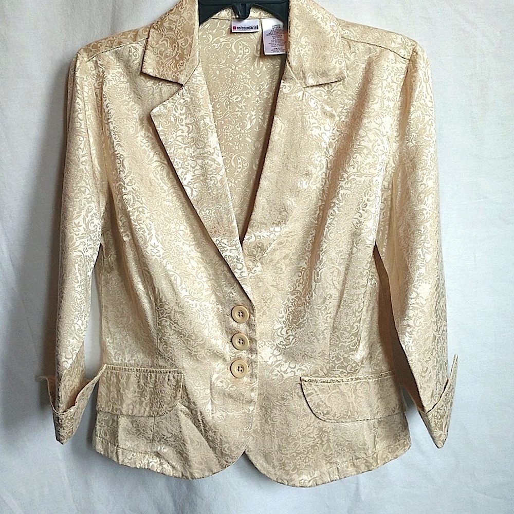 Stunning jacket w/ beautiful design print. Size large 11/13 or women small. - Picture 2 of 9